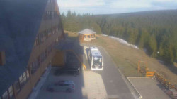 Parkoviště a hlavní vchod