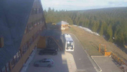 Parkoviště a hlavní vchod