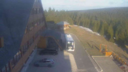 Parkoviště a hlavní vchod