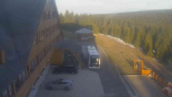 Parkoviště a hlavní vchod