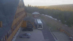 Parkoviště a hlavní vchod