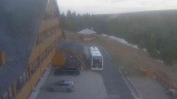 Parkoviště a hlavní vchod