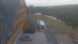 Parkoviště a hlavní vchod