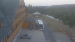 Parkoviště a hlavní vchod