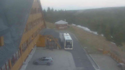 Parkoviště a hlavní vchod