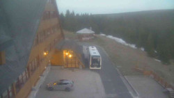 Parkoviště a hlavní vchod