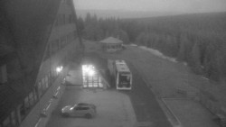 Parkoviště a hlavní vchod