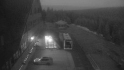 Parkoviště a hlavní vchod