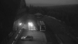 Parkoviště a hlavní vchod