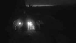 Parkoviště a hlavní vchod