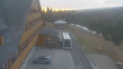 Parkoviště a hlavní vchod