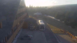 Parkoviště a hlavní vchod