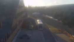 Parkoviště a hlavní vchod