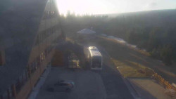 Parkoviště a hlavní vchod