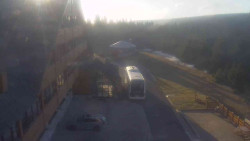 Parkoviště a hlavní vchod