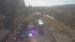 Parkoviště a hlavní vchod