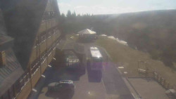 Parkoviště a hlavní vchod