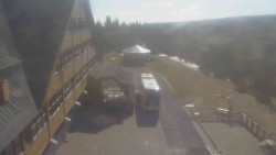 Parkoviště a hlavní vchod