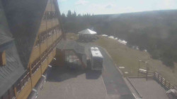 Parkoviště a hlavní vchod