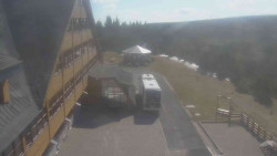 Parkoviště a hlavní vchod