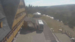 Parkoviště a hlavní vchod