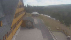 Parkoviště a hlavní vchod