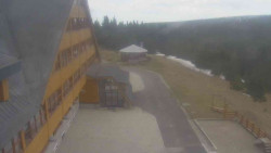 Parkoviště a hlavní vchod