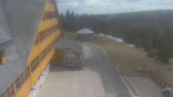 Parkoviště a hlavní vchod