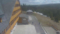 Parkoviště a hlavní vchod