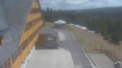 Parkoviště a hlavní vchod