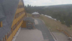 Parkoviště a hlavní vchod