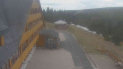 Parkoviště a hlavní vchod