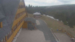 Parkoviště a hlavní vchod