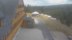 Parkoviště a hlavní vchod