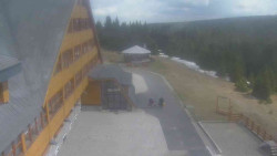 Parkoviště a hlavní vchod