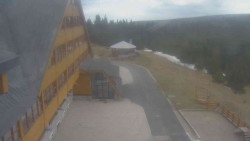 Parkoviště a hlavní vchod