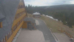 Parkoviště a hlavní vchod