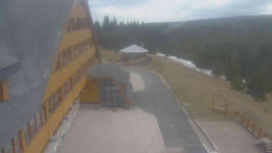 Parkoviště a hlavní vchod