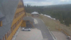 Parkoviště a hlavní vchod