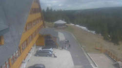 Parkoviště a hlavní vchod