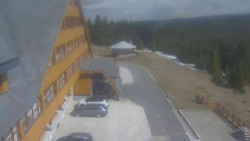 Parkoviště a hlavní vchod