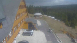 Parkoviště a hlavní vchod