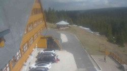 Parkoviště a hlavní vchod