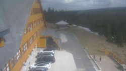 Parkoviště a hlavní vchod