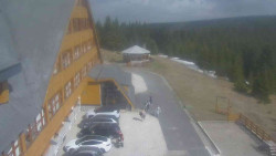 Parkoviště a hlavní vchod