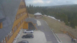 Parkoviště a hlavní vchod