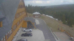 Parkoviště a hlavní vchod