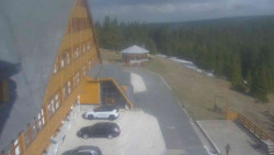 Parkoviště a hlavní vchod