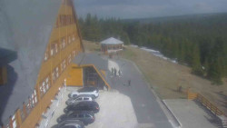 Parkoviště a hlavní vchod