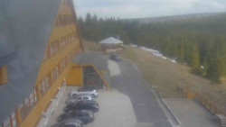 Parkoviště a hlavní vchod